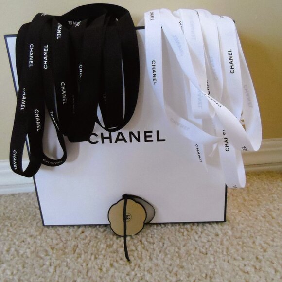 Chanel empty box with ribbons and ornament - Picture 3 of 8